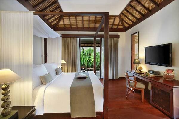Bali-Niksoma-Boutique-Beach-Resort---Junior-Suite-Bedroom.jpg